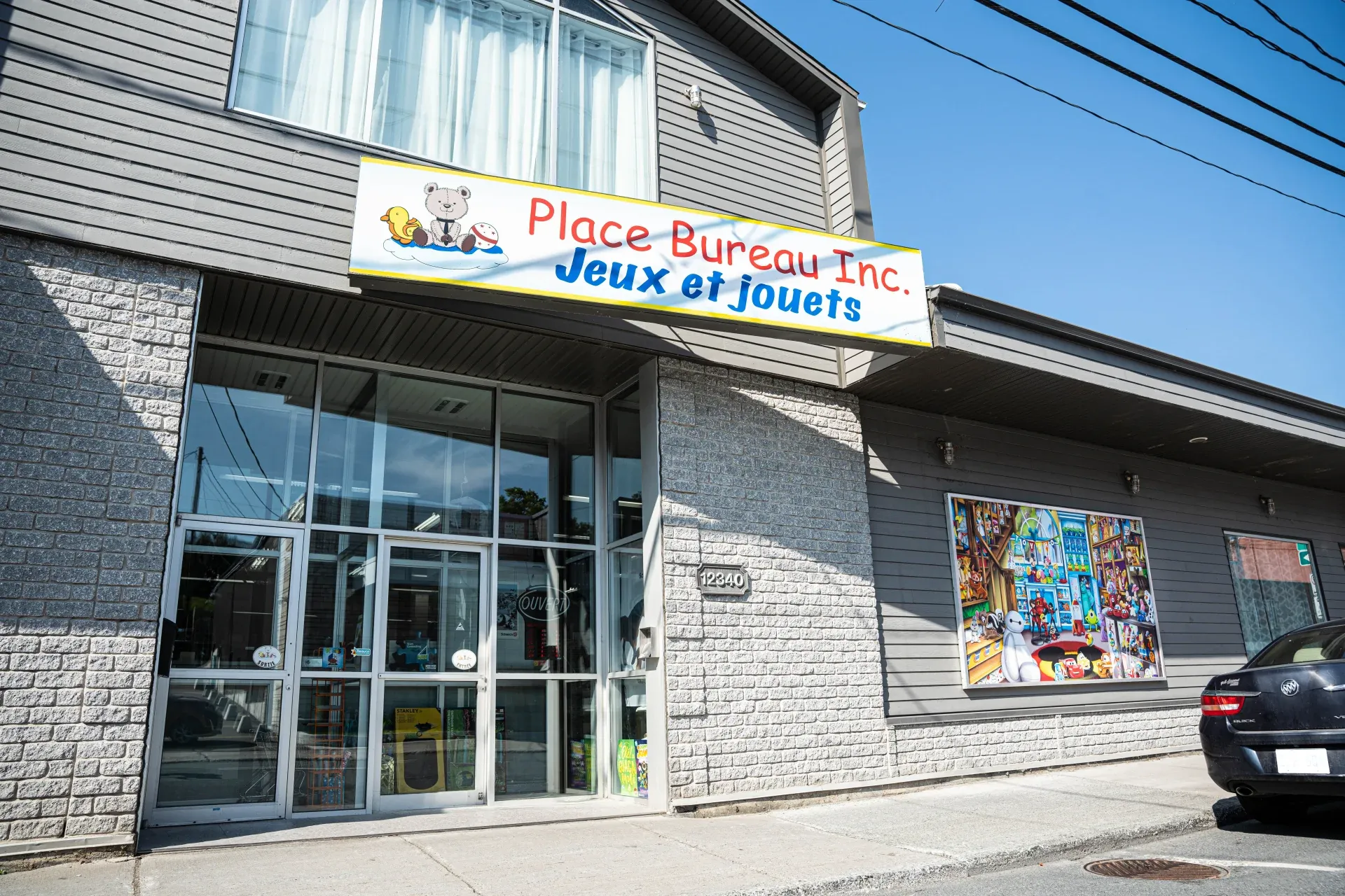 Façade du magasin Place Bureau